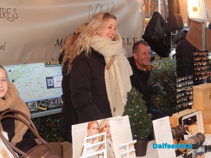 Zeer sfeervolle kerstmarkt in Nieuwleusen (serie foto’s) - Foto: Willy