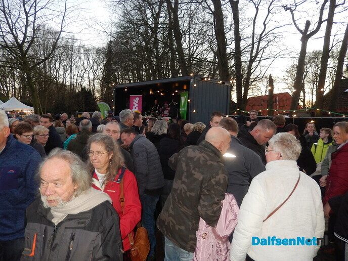 Zeer sfeervolle kerstmarkt in Nieuwleusen (serie foto’s) - Foto: Willy