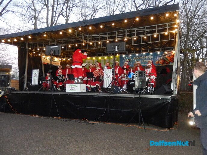 Zeer sfeervolle kerstmarkt in Nieuwleusen (serie foto’s) - Foto: Willy