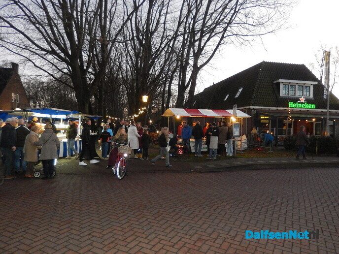 Zeer sfeervolle kerstmarkt in Nieuwleusen (serie foto’s) - Foto: Willy