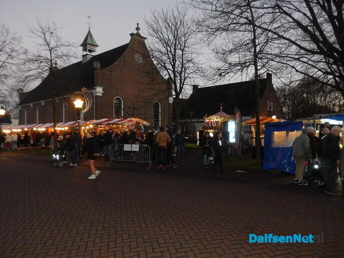 Zeer sfeervolle kerstmarkt in Nieuwleusen (serie foto’s) - Foto: Willy