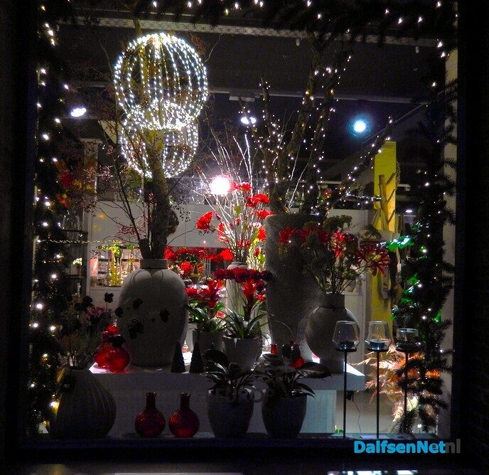 Centrum van Dalfsen helemaal in winterse sfeer - Foto: Willy