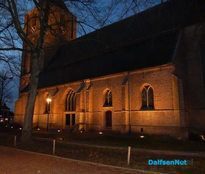Centrum van Dalfsen helemaal in winterse sfeer - Foto: Willy