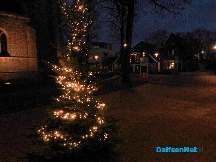 Centrum van Dalfsen helemaal in winterse sfeer - Foto: Willy