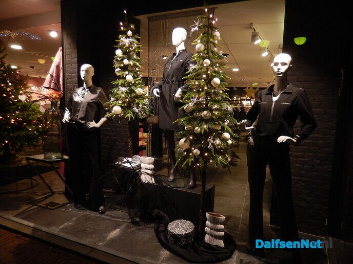 Centrum van Dalfsen helemaal in winterse sfeer - Foto: Willy