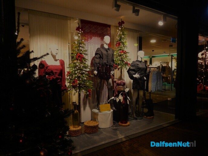 Centrum van Dalfsen helemaal in winterse sfeer - Foto: Willy