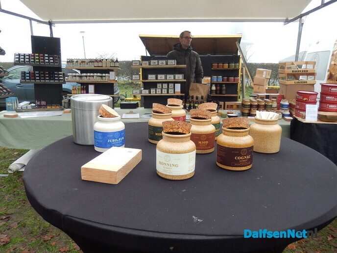 Wat een gezellige sfeer op de ”kerstmarkt” in Vilsteren - Foto: Willy