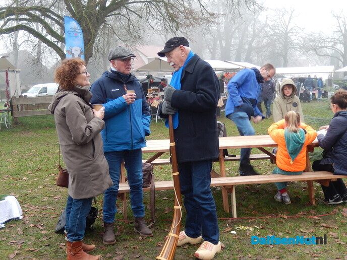 Wat een gezellige sfeer op de ”kerstmarkt” in Vilsteren - Foto: Willy