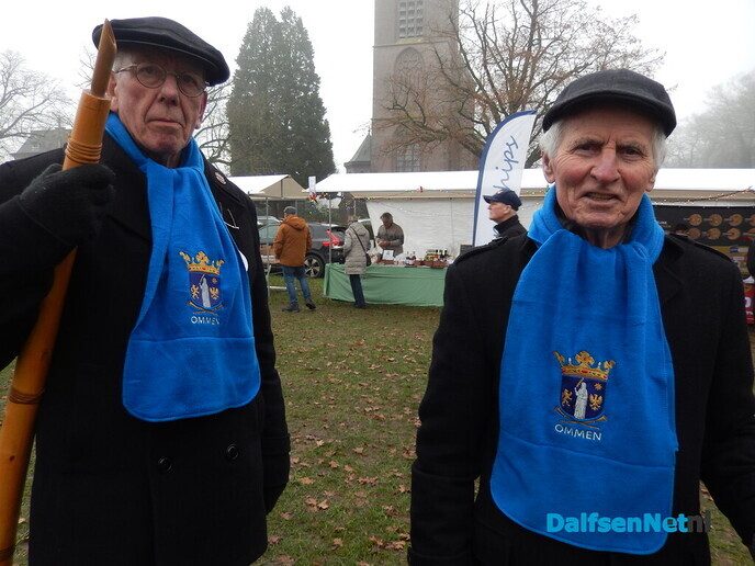 Wat een gezellige sfeer op de ”kerstmarkt” in Vilsteren - Foto: Willy