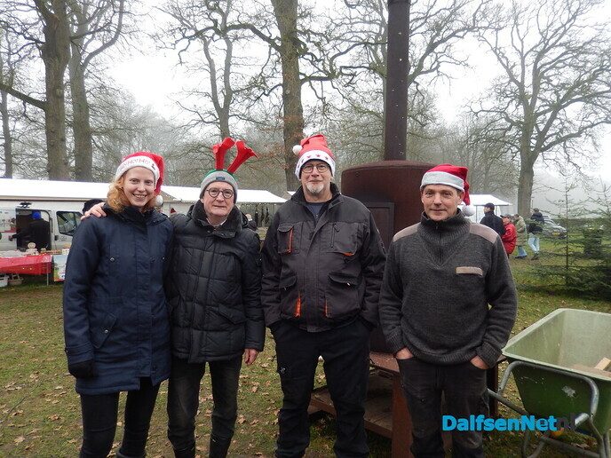 Wat een gezellige sfeer op de ”kerstmarkt” in Vilsteren - Foto: Willy
