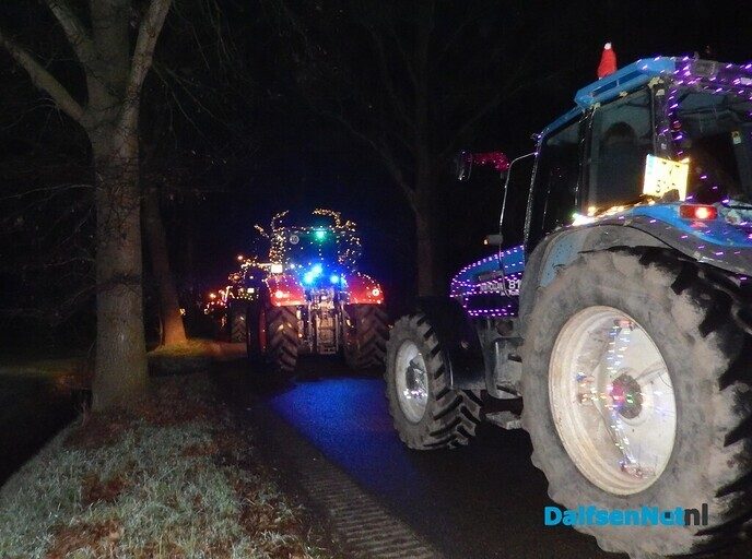 Gigantisch wat een publiek en wat een verlichte tractoren - Foto: Willy
