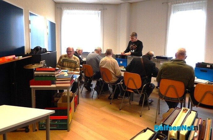 Enorme belangstelling voor de postzegelbeurs - Foto: Willy