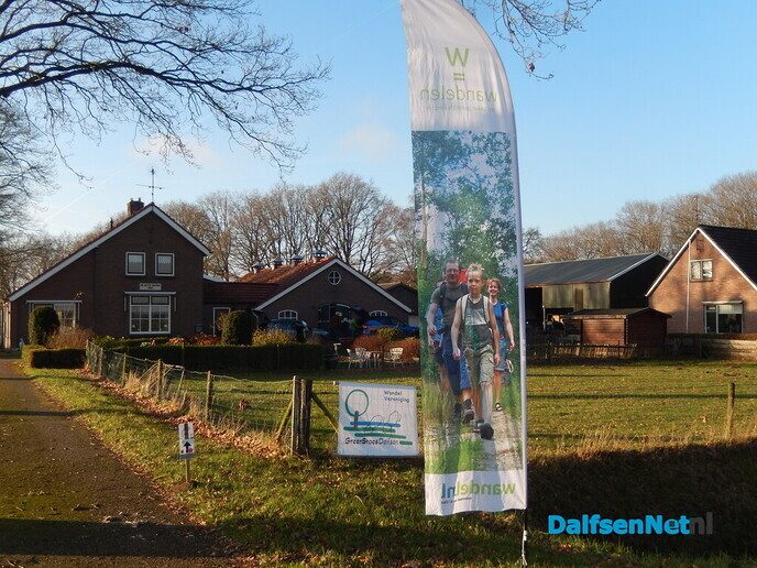 De laatste loodjes voor het wandel evenement - Foto: Willy