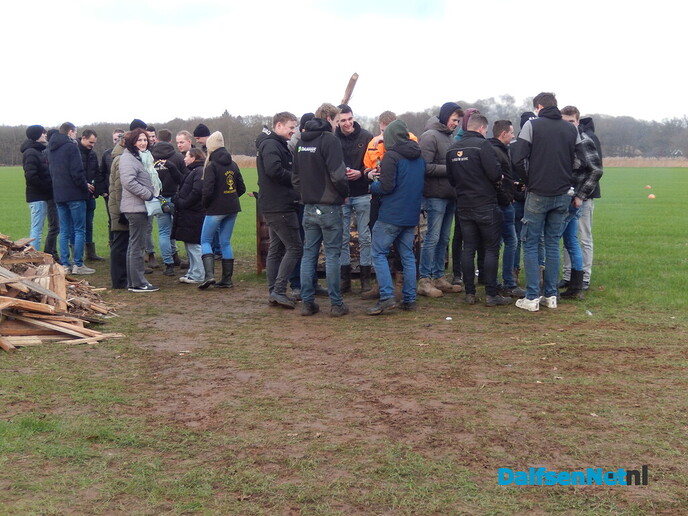 Carbid schieten, het was wel een beetje zoeken - Foto: Willy