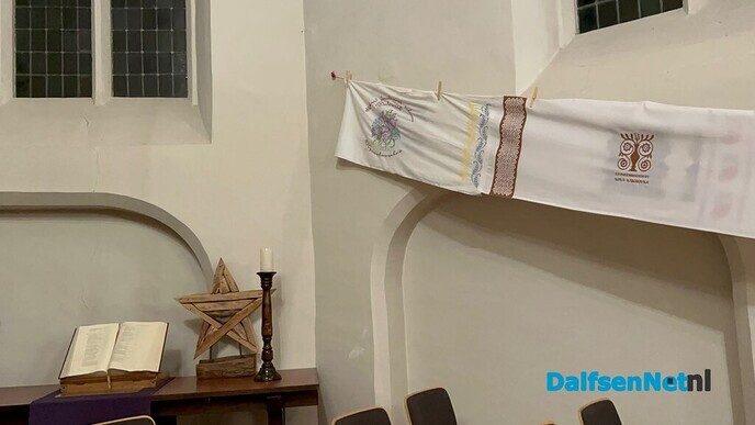 Groots borduurwerk 12-12 in grote kerk Dalfsen - Foto: Ingezonden foto