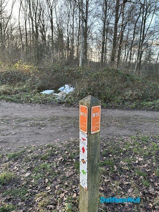 Bouwafval achtergelaten in de natuur - Foto: Ingezonden foto