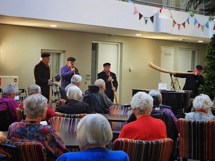 Bewoners van de Hulstkampen genoten - Foto: Femmie Smink