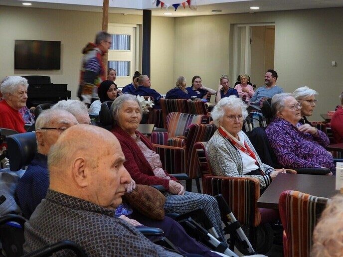 Bewoners van de Hulstkampen genoten - Foto: Femmie Smink