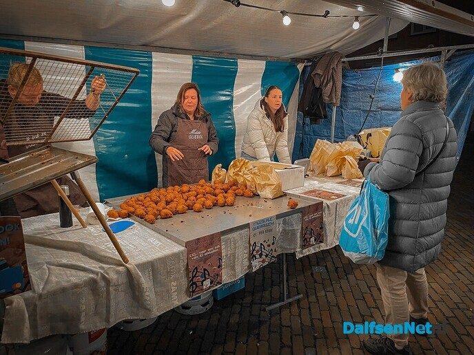 Lichtjes en kerstkleuren bij jaarlijkse Dalfser Kerstfestijn - Foto: Ruud Montagne