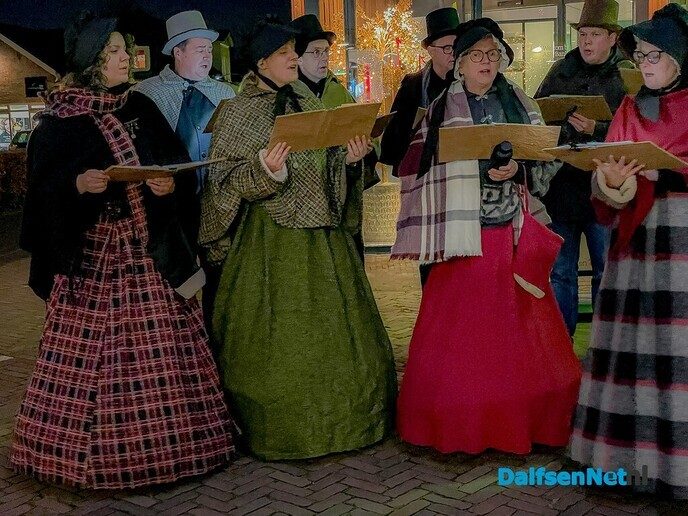 Lichtjes en kerstkleuren bij jaarlijkse Dalfser Kerstfestijn - Foto: Ruud Montagne