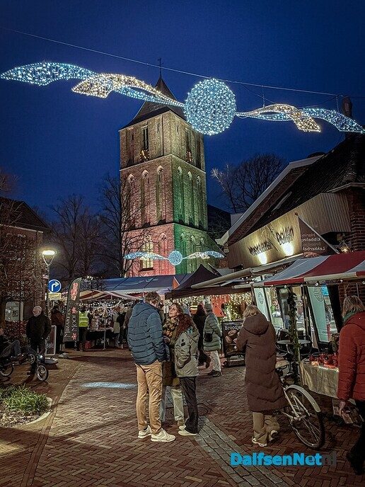 Lichtjes en kerstkleuren bij jaarlijkse Dalfser Kerstfestijn - Foto: Ruud Montagne