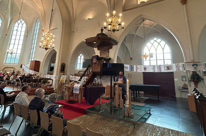 Een geborduurd gebed in de Grote Kerk van Dalfsen - Foto: Ingezonden foto
