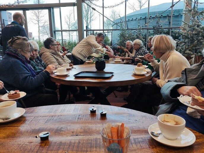 Kerstshoppen met de Zonnebloem naar Intratuin - Foto: Ingezonden foto