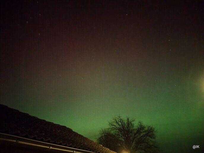 Noorderlicht boven Oudleusen en de Marshoek ( 1 en 2) - Foto: Ingezonden foto