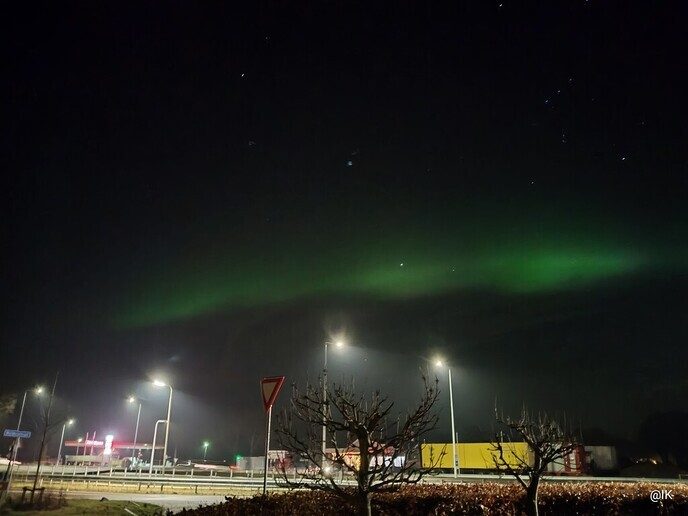 Noorderlicht boven Oudleusen en de Marshoek ( 1 en 2) - Foto: Ingezonden foto