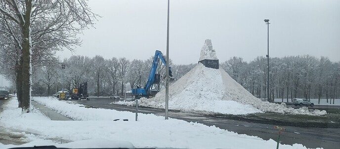In Staphorst de grootste sneeuwpop van Nederland?