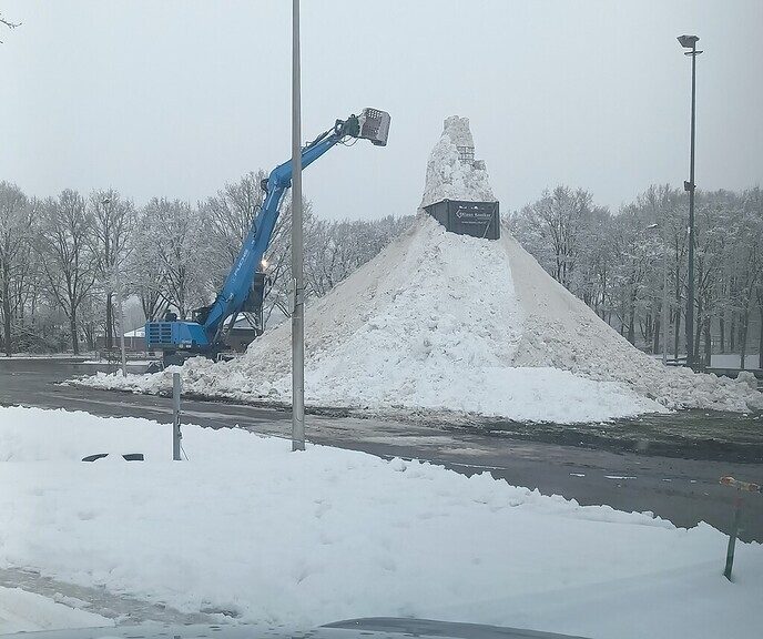 In Staphorst de grootste sneeuwpop van Nederland?