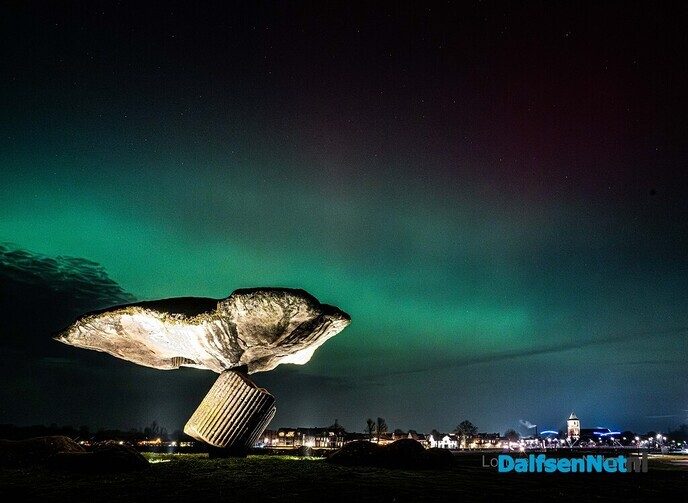 Dansend licht achter de zwevende kei (11) - Foto: Ingezonden foto