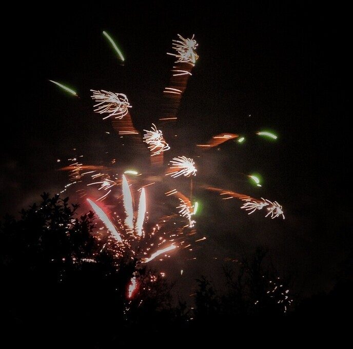 Vuurwerk fotograaf Femmie onder de vuurlinie - Foto: Femmie Smink