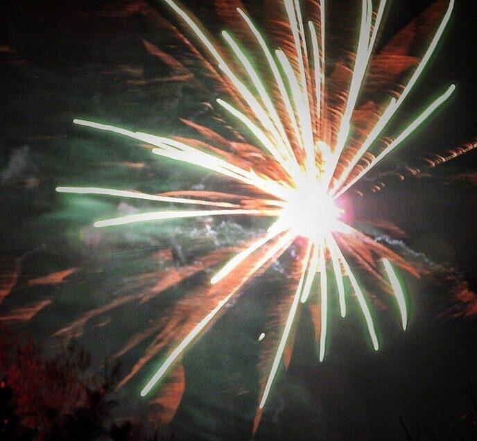 Vuurwerk fotograaf Femmie onder de vuurlinie - Foto: Femmie Smink