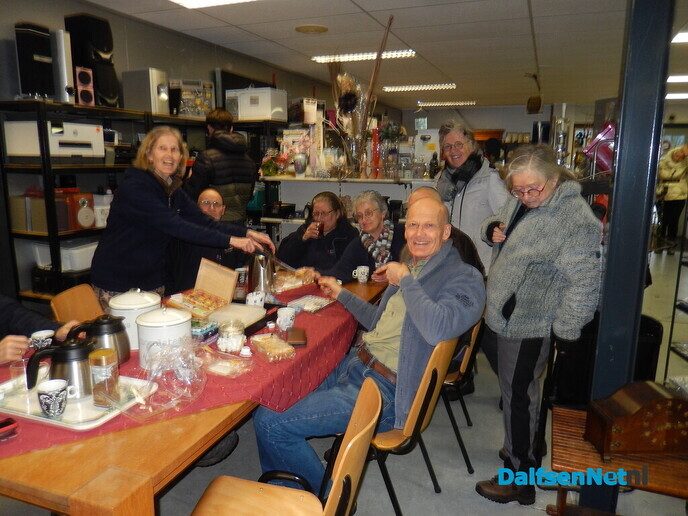 Grote cake voor Veur oe, niet een, maar zelfs 2 - Foto: Willy