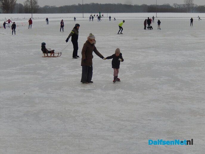 IJsbaan Dalfsen open tot maximaal 17.00 uur - Foto: Willy