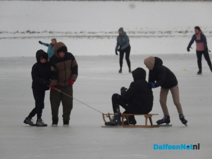 IJsbaan Dalfsen open tot maximaal 17.00 uur - Foto: Willy
