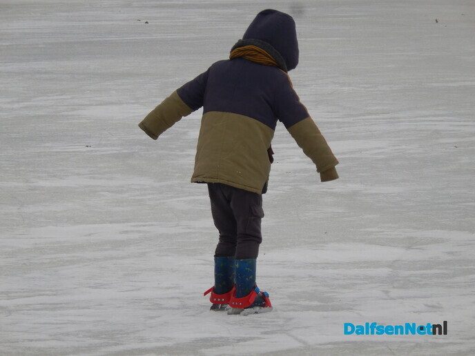 IJsbaan Dalfsen open tot maximaal 17.00 uur - Foto: Willy