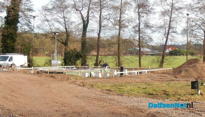 Bouw recreatie accommodatie nabij de vistrap - Foto: Willy