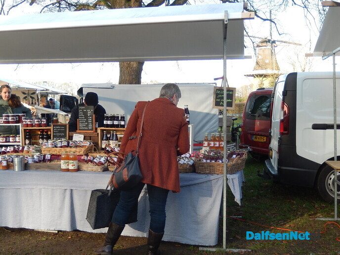 Oergezellige markt weer in Vilsteren - Foto: Willy