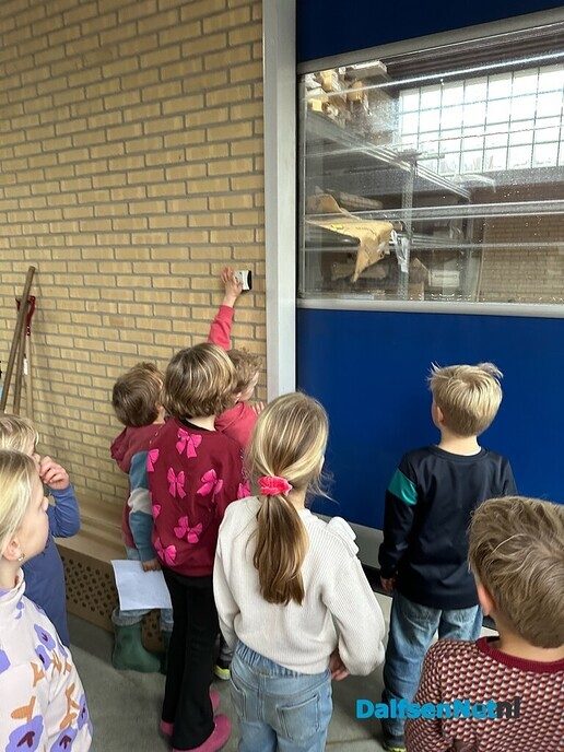 Groep 2 en 3 naar een echt autoschadebedrijf - Foto: Ingezonden foto