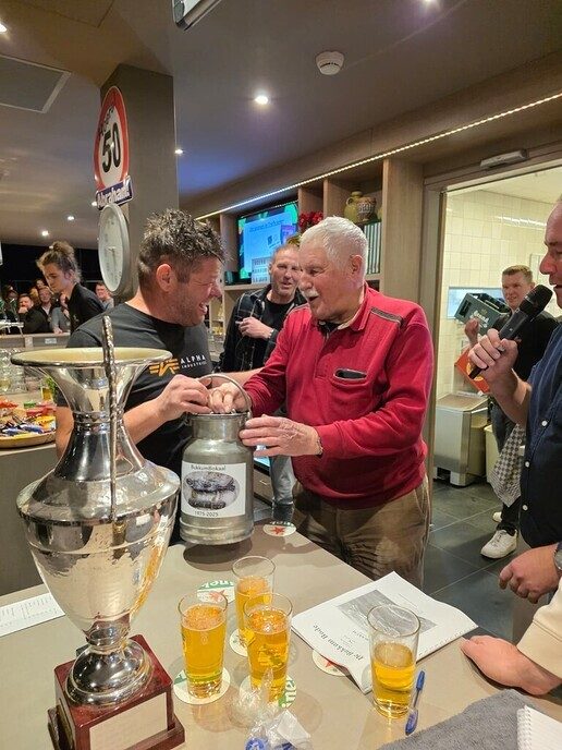 Bukkum viert 50-jarig bestaan met voetbal, bier, podcast en grootse reünie