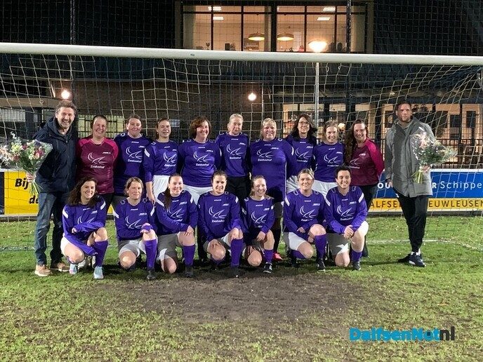 De Zwaluwhof nieuwe tenuesponsor van VCHW damesteams - Foto: Ingezonden foto