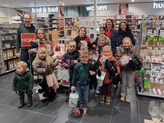 Prijsuitreiking kleurwedstrijd HEMA Dalfsen - Foto: Ingezonden foto