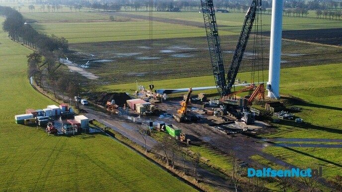 Windturbine word afgebroken - Foto: Ingezonden foto