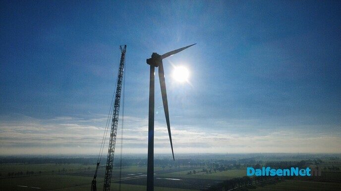 Windturbine word afgebroken - Foto: Ingezonden foto