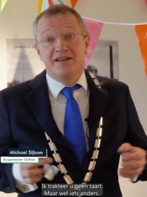 Bertus Meijer vandaag met de jarige burgemeester op pad - Foto: Ingezonden foto