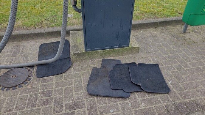 Automatten gevonden bij de BP Rondweg - Foto: Niels Jansen