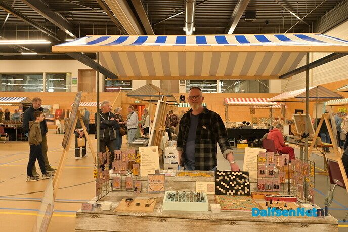 Gezellige kunstmarkt in Trefkoele+ trekt veel publiek - Foto: Johan Bokma