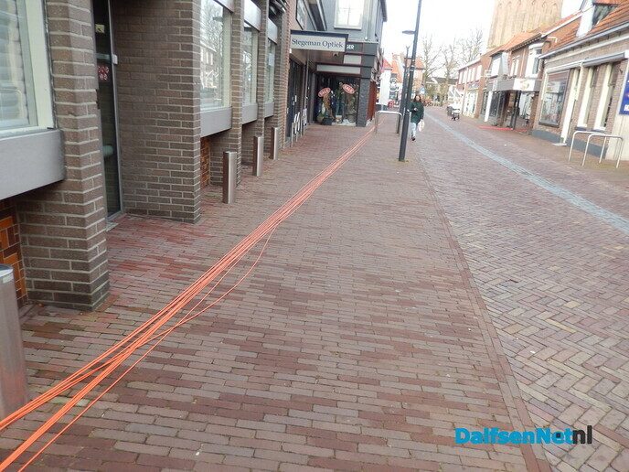 Even kabeltje leggen - Foto: Willy
